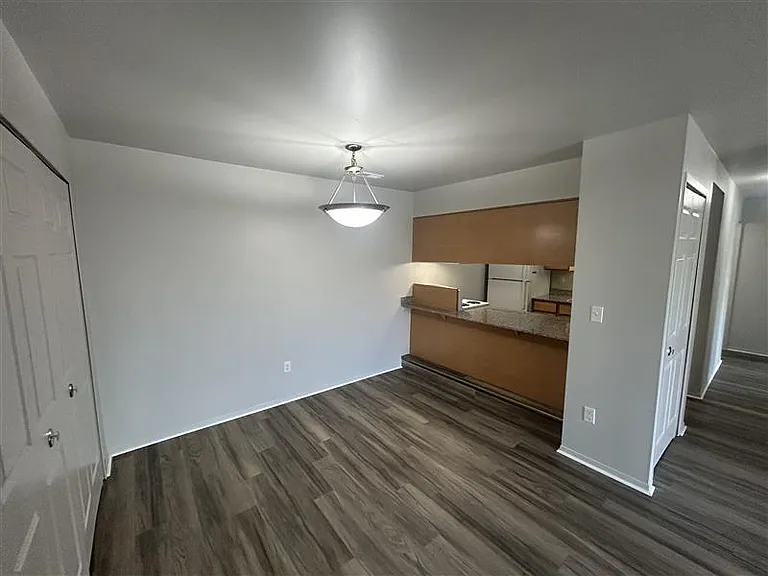 Woodland Villa Apartments — Photo 34