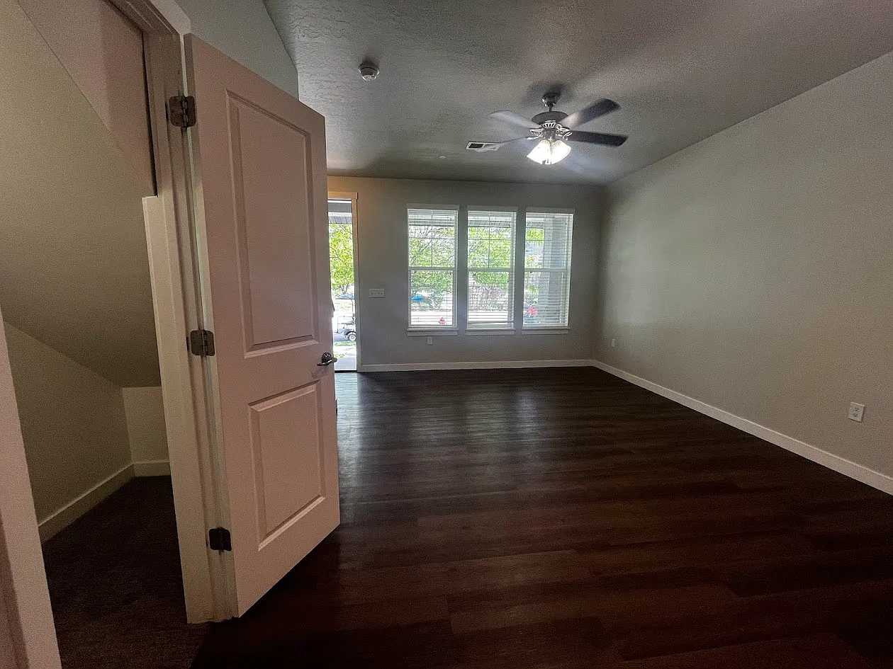 2 bed, 2.5 bath, 1182 sqft, $2,186 — Photo 2
