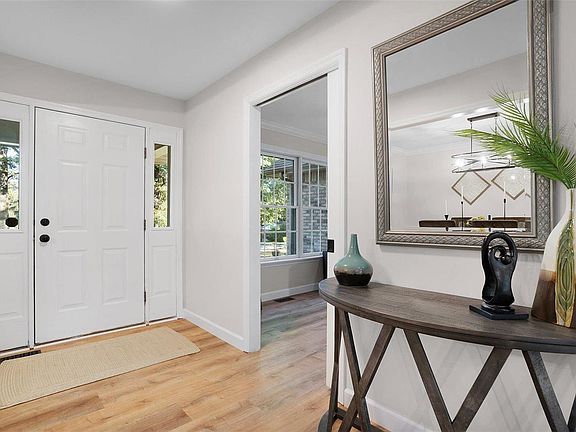 4th image of 32 Nob Hill Dr