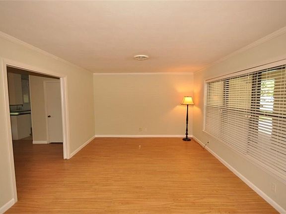 5th image of 933 San Jacinto Ave