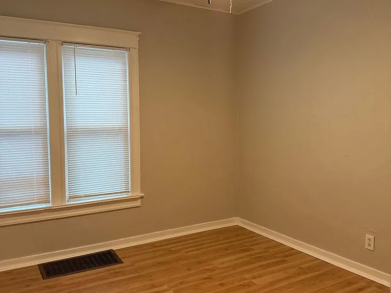 1213 Grand St — Photo 12