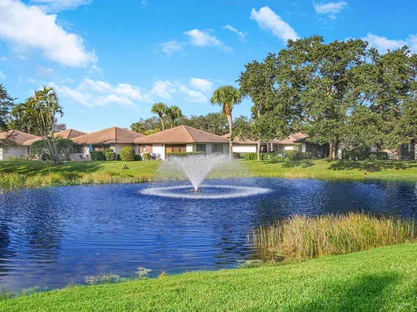 206 Club Dr, Palm Beach Gardens, FL 33418