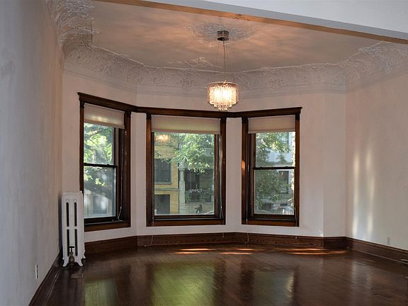 2nd image of 544 W Fullerton Pkwy #Garden