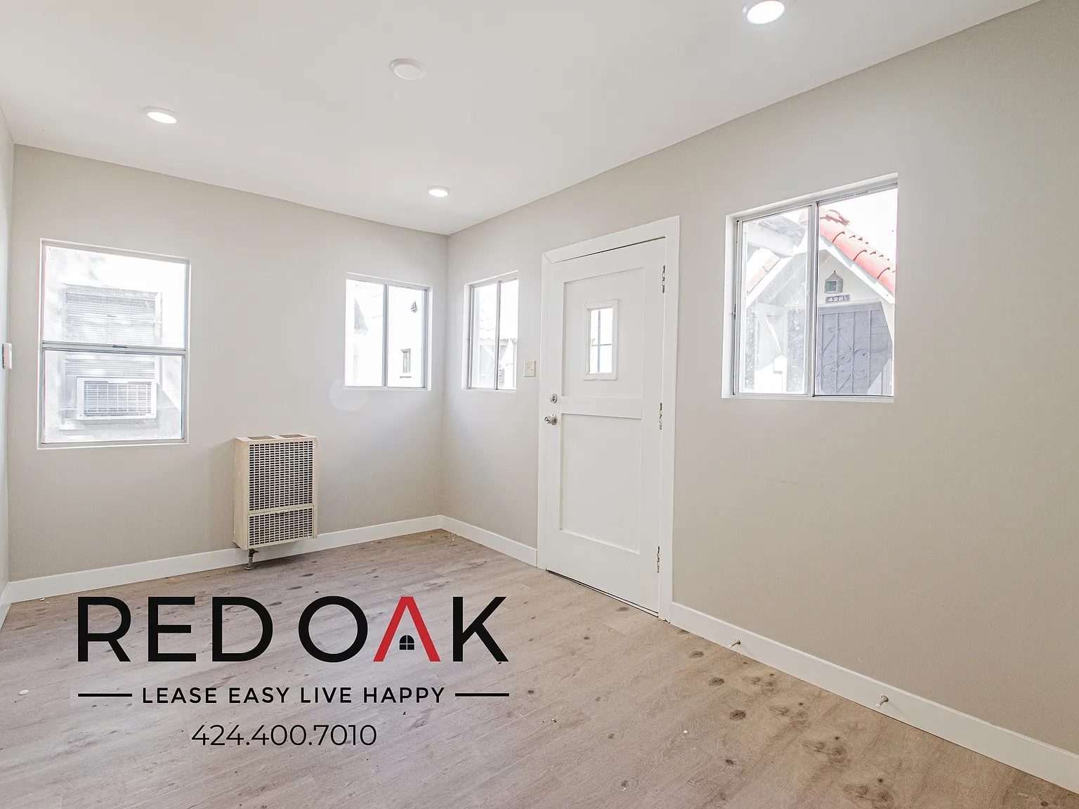 Stylish One Bedroom with Bright Interior and Assigned Parking ~ In Historic South-Central! — Photo 2