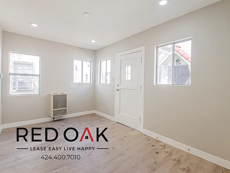 424 E 20th St #424.5 — Photo 2