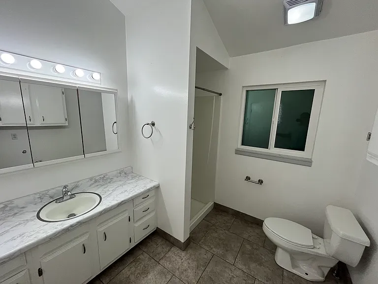 7443 S Creek Rd — Photo 13