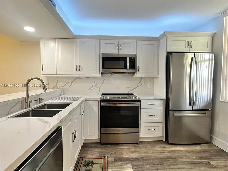 1705 Whitehall Dr #403 — Photo 14