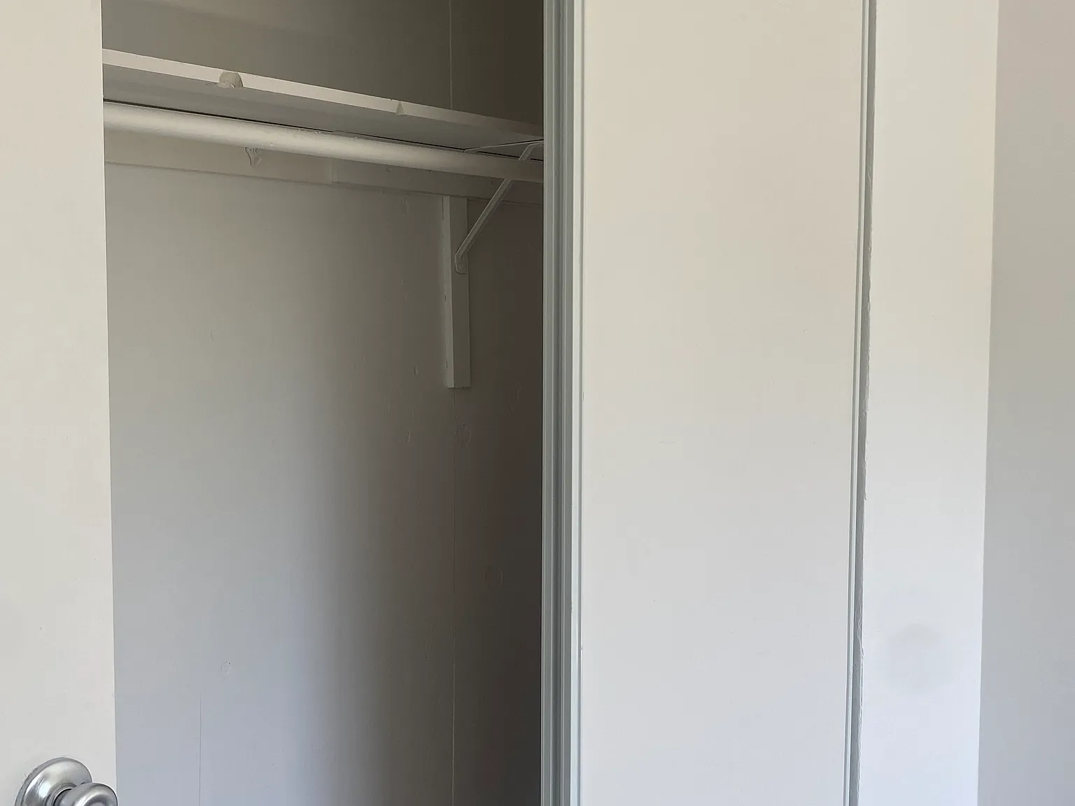 2 bed, 700 sqft, $2,550 — Photo 3