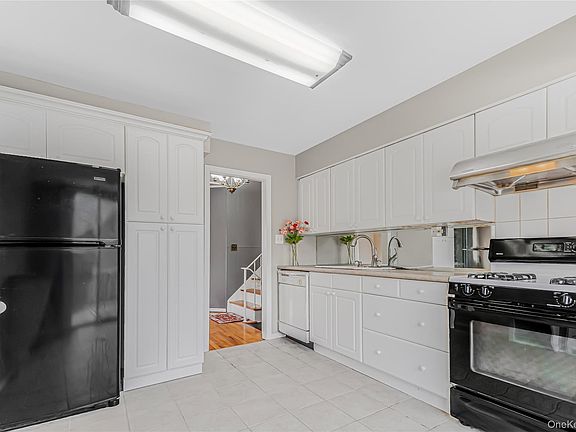 4th image of 2 Deer Path Lane