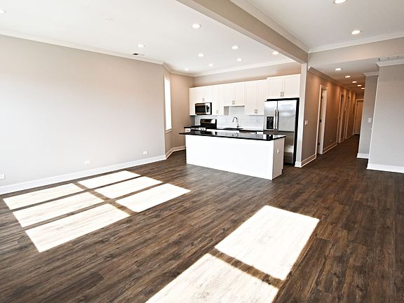2nd image of 3212 N Halsted St #3