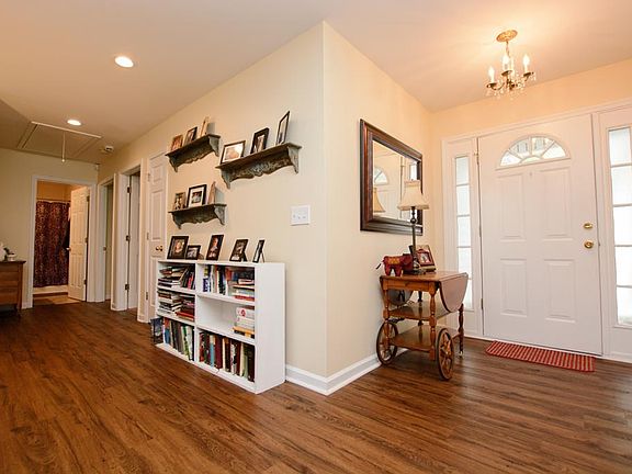 4th image of 20 Gladney Dr