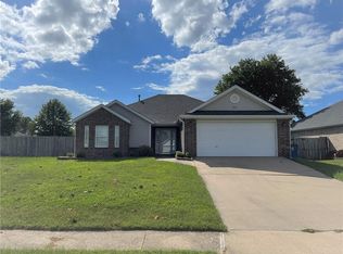 910 SW Cheyenne Dr, Bentonville, AR 72712