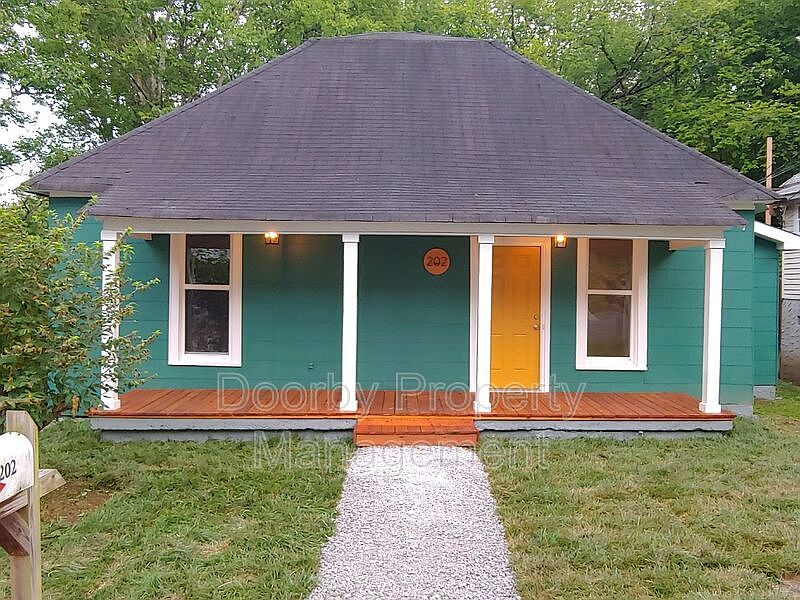 1st image of 202 Sawyer St