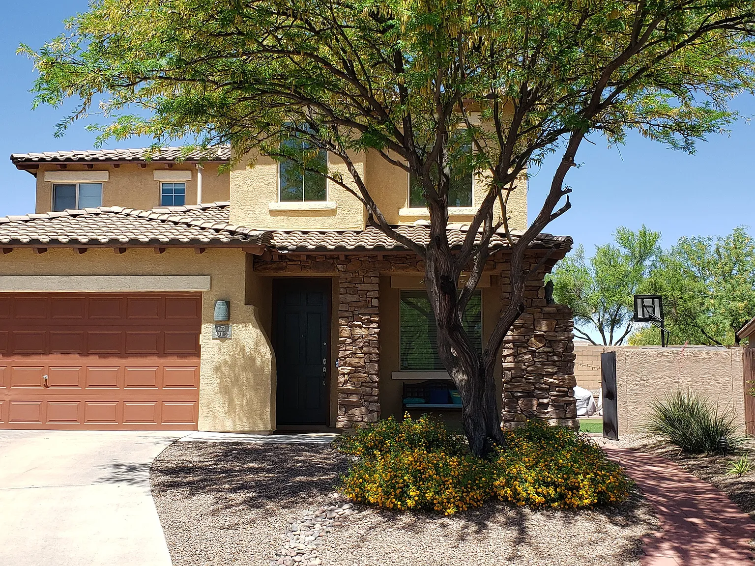 4 bed, 2.5 bath, 2750 sqft, $3,100 — Photo 2