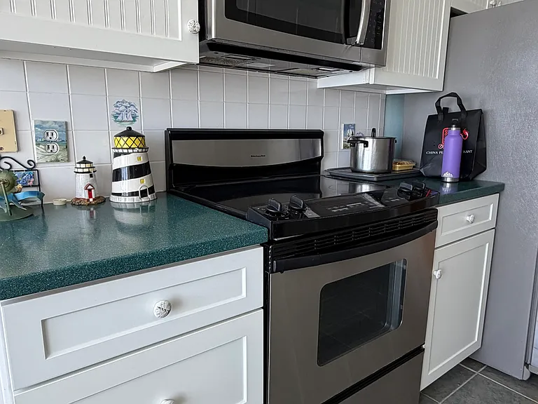 1 Commodore Ct #201 — Photo 17