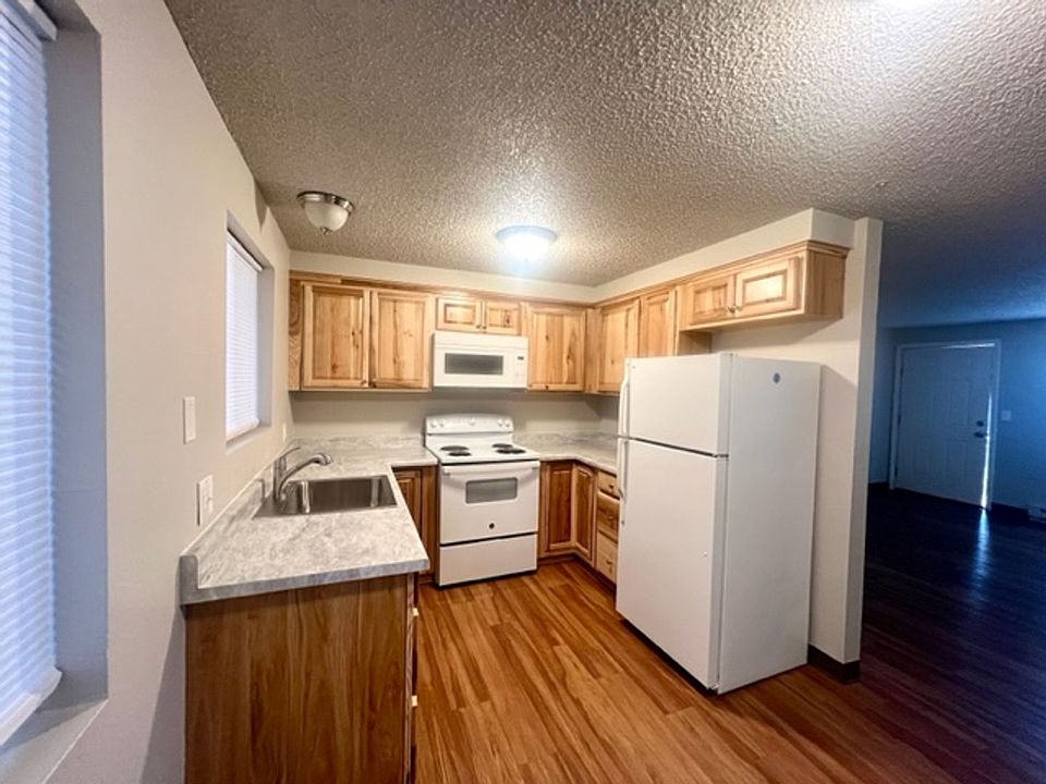 1st image of 131 NW Deer St APT 10