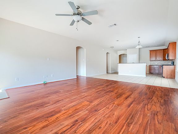 3rd image of 2104 Jasmine Valley Dr