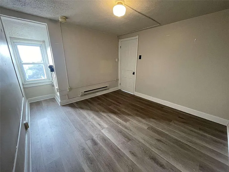 917 Center St — Photo 10
