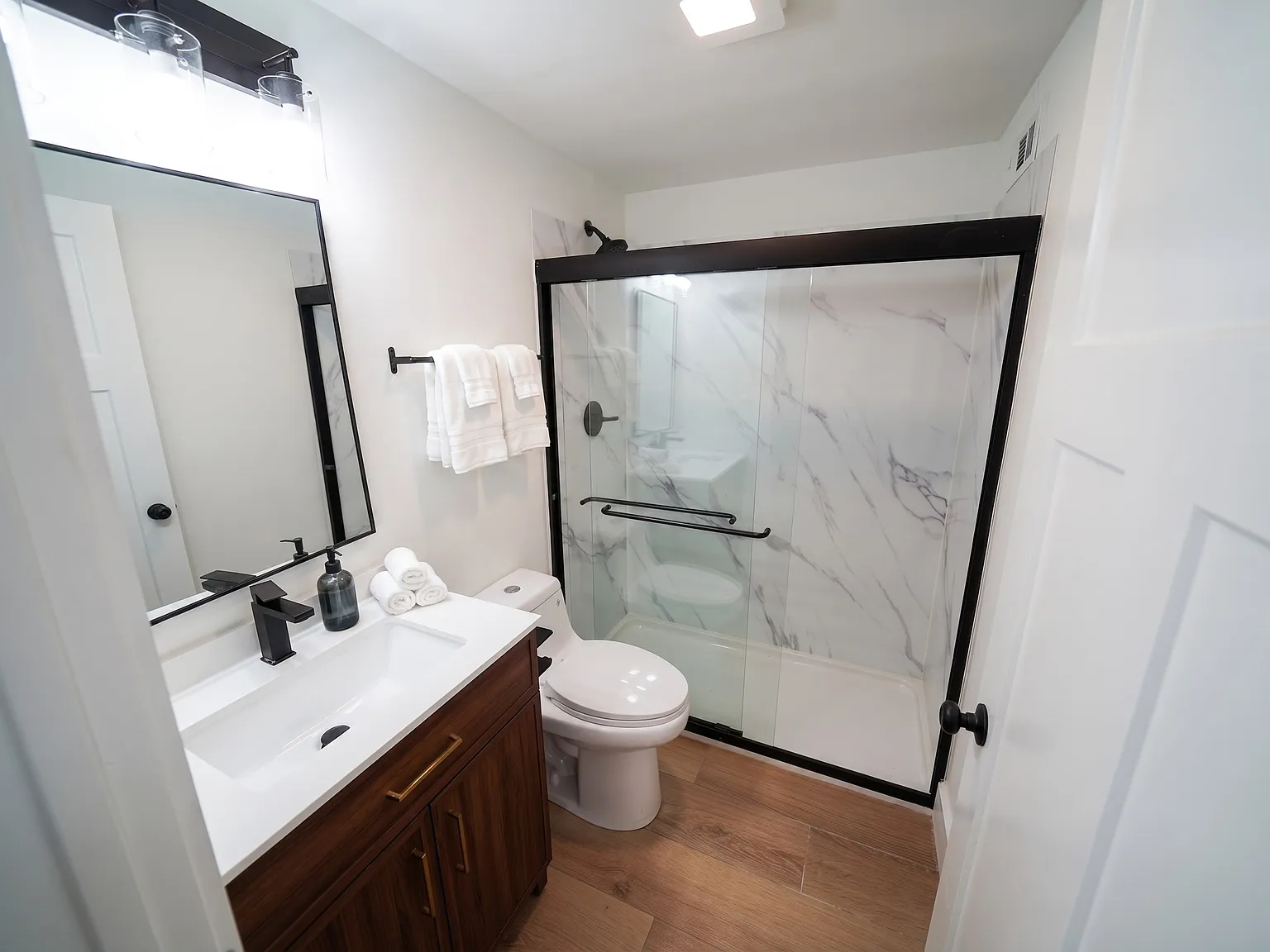 2 bed, 1100 sqft, $1,600 — Photo 4