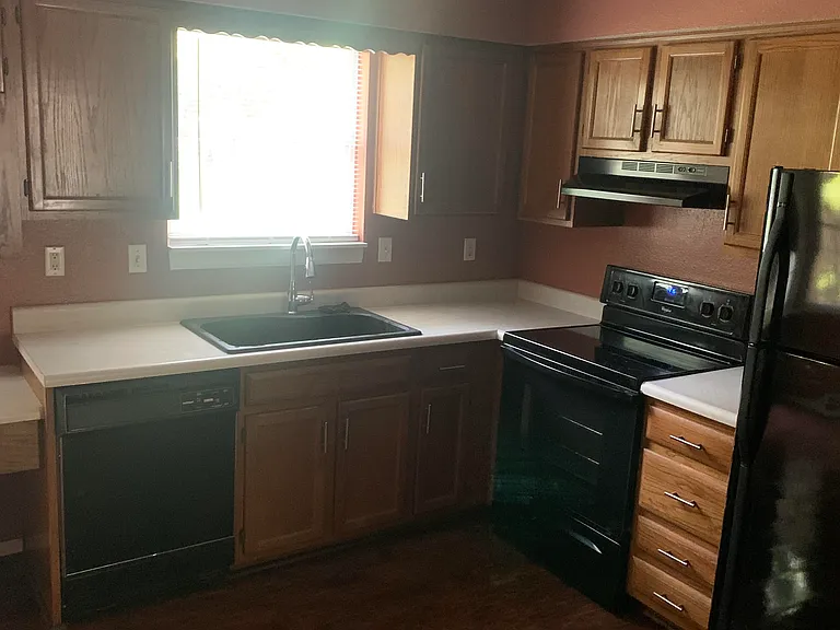 1338 NW Jefferson Ct — Photo 7