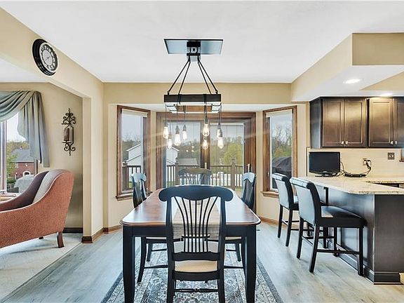5th image of 616 Meadowridge Dr
