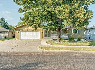 2220 Grant Dr, Bismarck, ND 58501