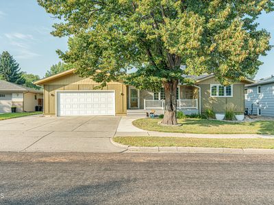 2220 Grant Dr, Bismarck, ND, 58501