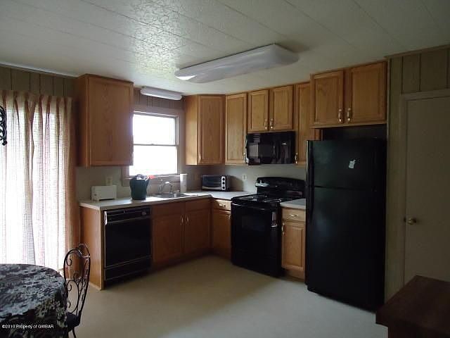 2nd image of 145 Short St