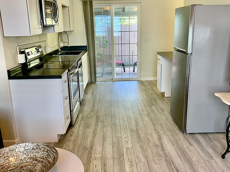 W 25th Ave — Photo 3