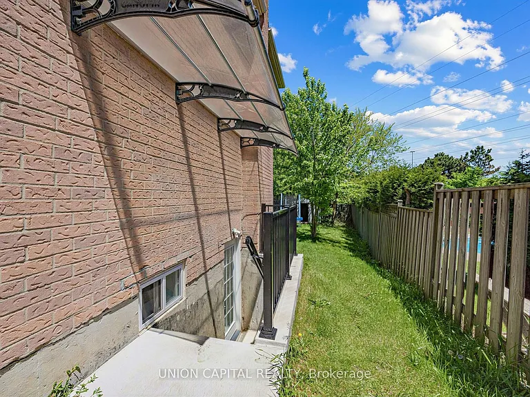 274 Harrowsmith Dr #BASEMENT — Photo 2