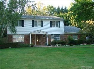 3 Bank Ct, Greenlawn, NY 11740