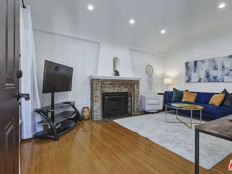 8704 Ashcroft Ave — Photo 3