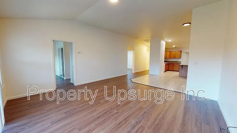 3 bed, 2.0 bath, 1400 sqft, $2,095 — Photo 2