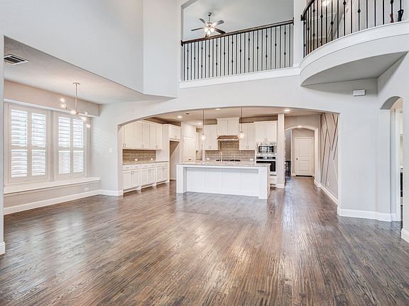 3rd image of 16133 Plum Ct
