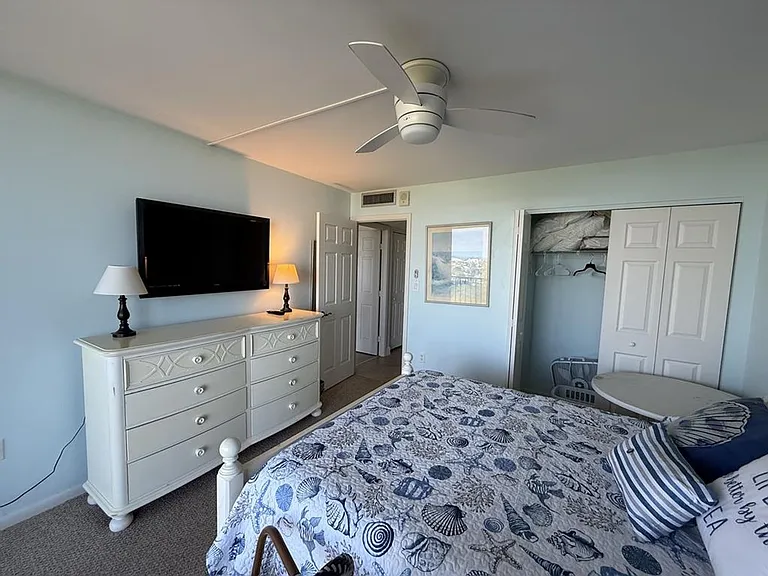 440 Seaview Ct #1210 — Photo 8