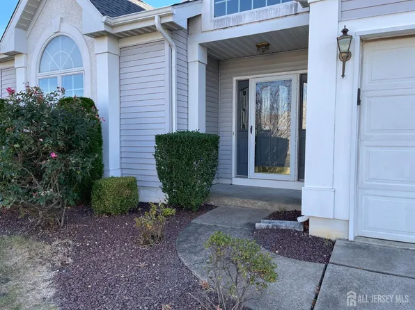1 Wellington Pl, Monroe Township, NJ 08831