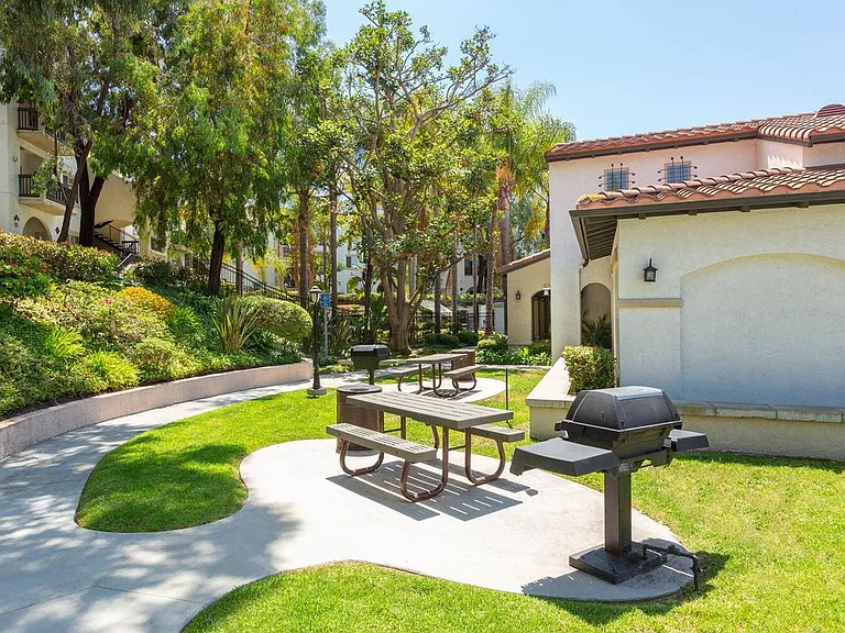 Elan Sevilla BBQ Picnic area