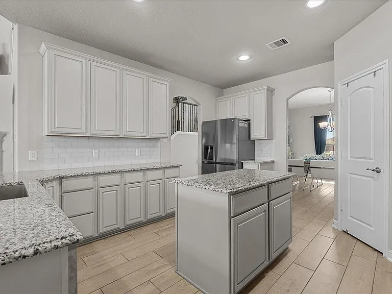 2417 Lake Mist Dr — Photo 15