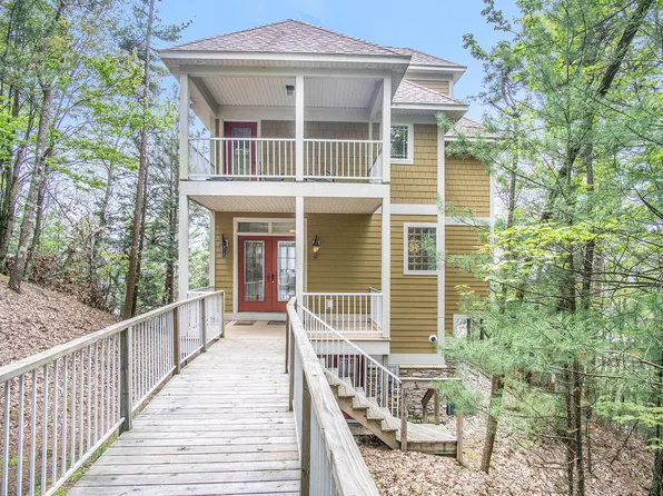 8369 N Perry Ave, Pentwater, MI 49449