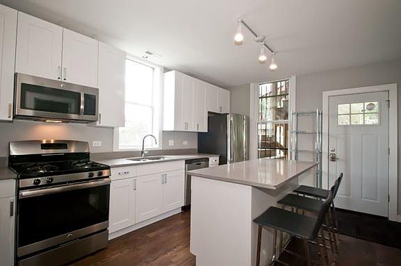 3rd image of 1332 N Western Ave #1