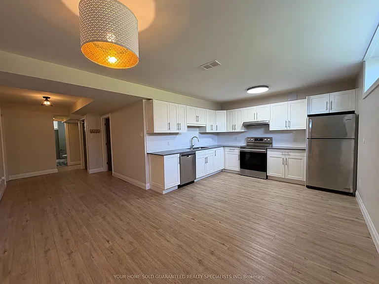 15 B Aurora Heights Dr — Photo 3