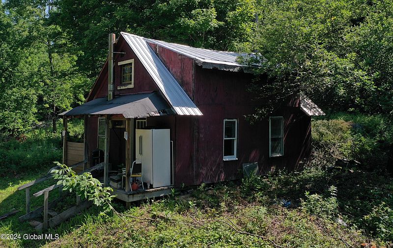 3rd image of 1040 Trout Brook Road
