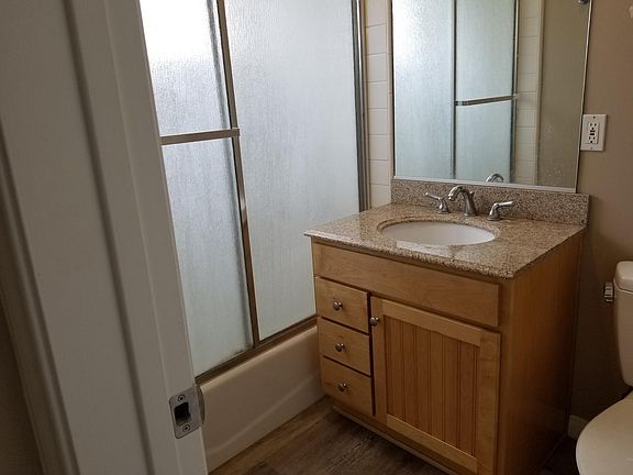 5th image of 205 28th St APT B