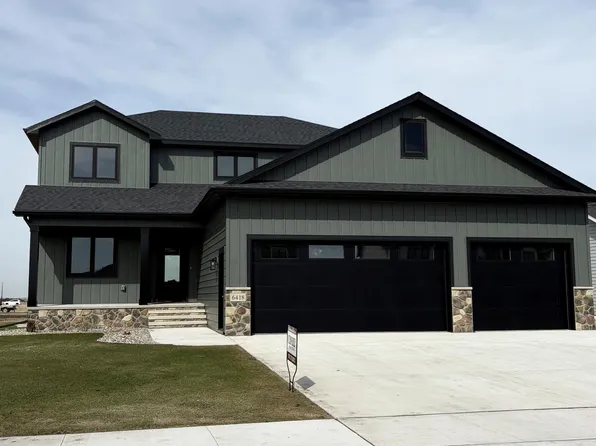 6418 Riggs Rd, Grand Forks, ND 58201