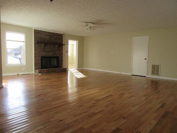5th image of 1198 Murray Cir