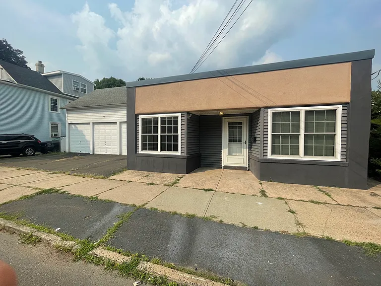 92 William St #5 — Photo 8