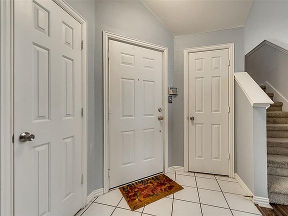 3rd image of 9917 Castlewood Dr