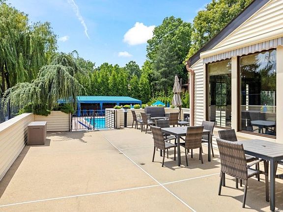 4th image of 218 Gosling Hill Dr