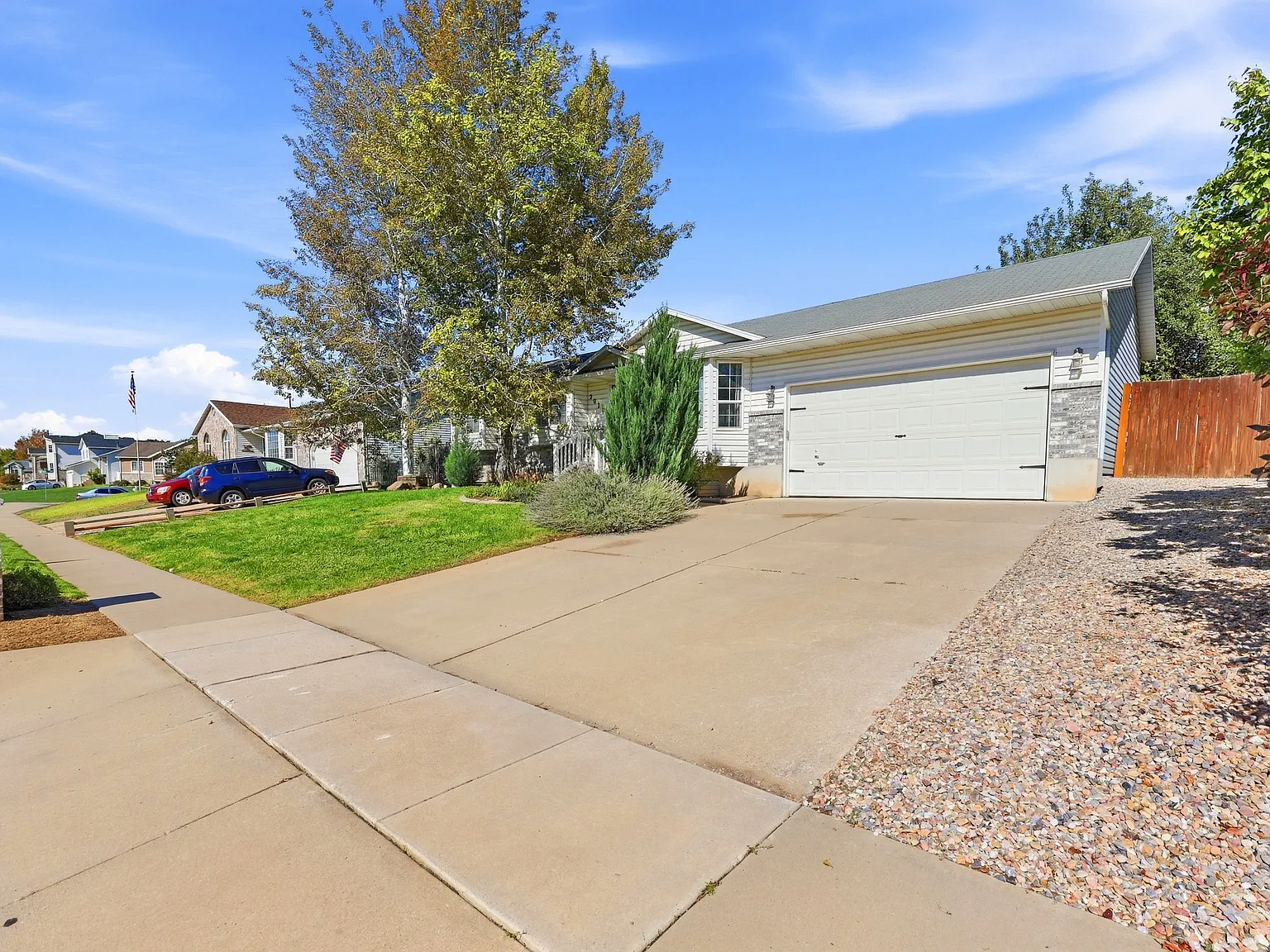 5 bed, 2116 sqft, $2,450 — Photo 3