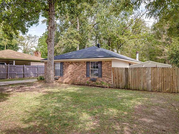 3rd image of 513 Birchwood Dr